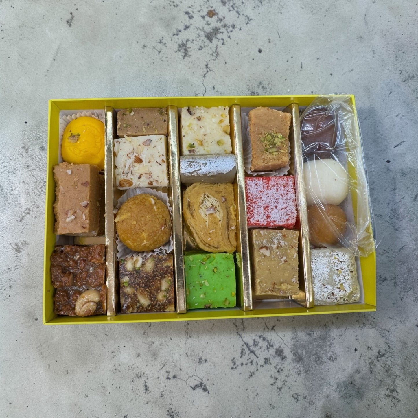 Eid Special! Bonanza Box (1kg approx - Box Colour / Contents May Vary)