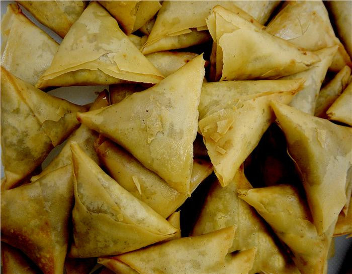 Mixed Vegetable & Onion Samosa (Fried)